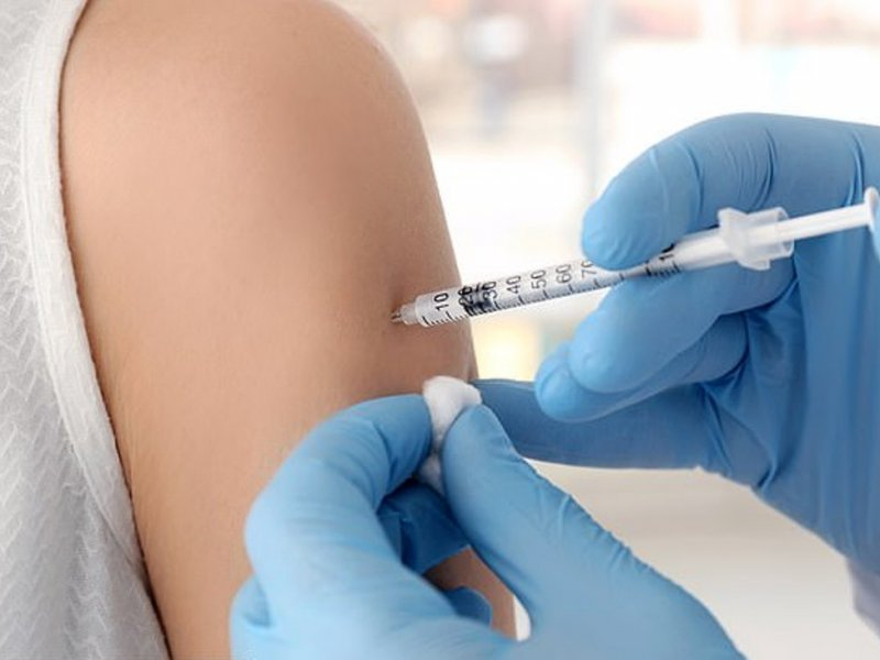 Российскую вакцину от коронавируса испытали на людях