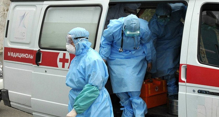 Назван главный симптом коронавируса для вызова скорой помощи