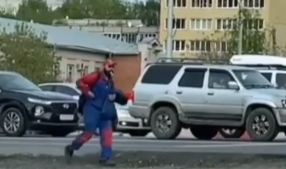 По владимирским улицам гуляет популярный персонаж из видеоигры