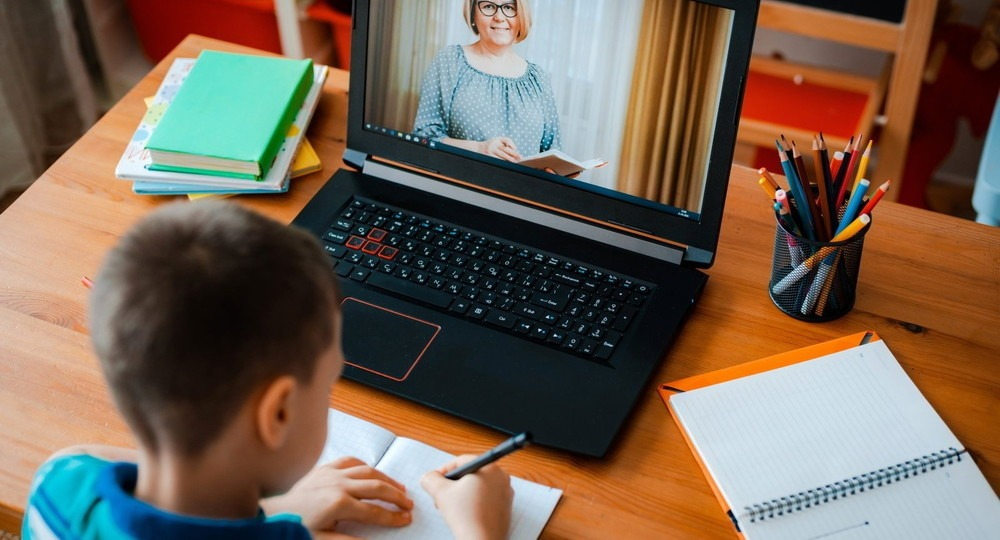 Дистанционное обучение в России могут продлить до 1 января