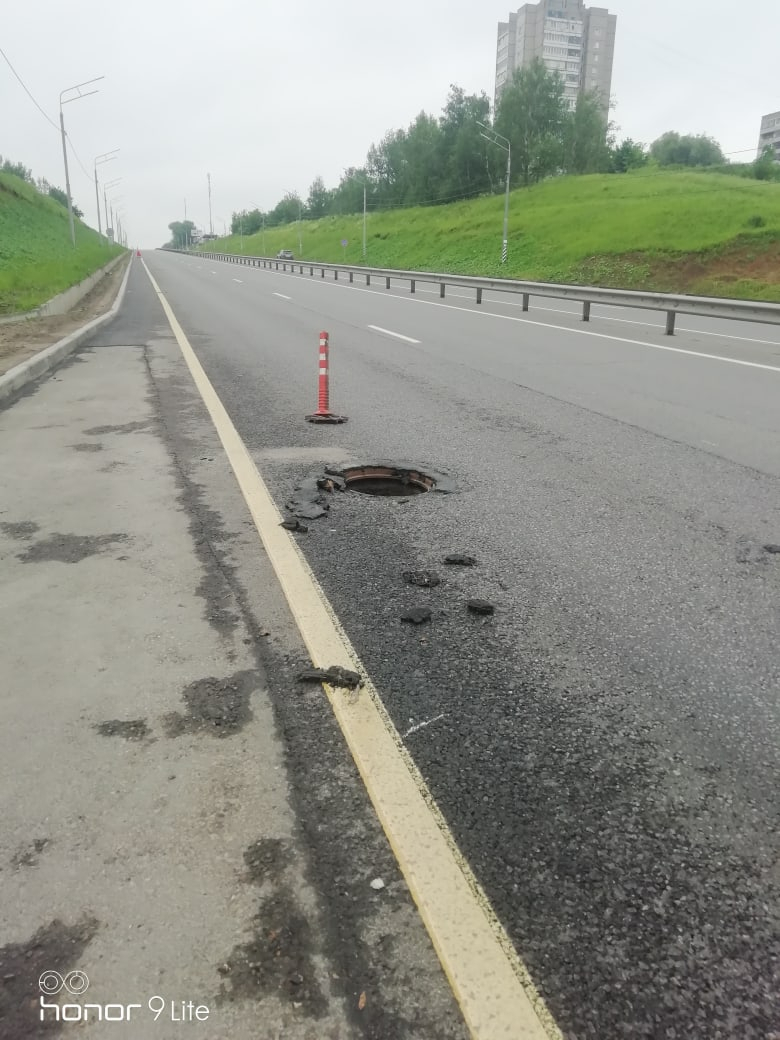 Во Владимире посреди дорожного полотна на трассе M7 поставили столбик