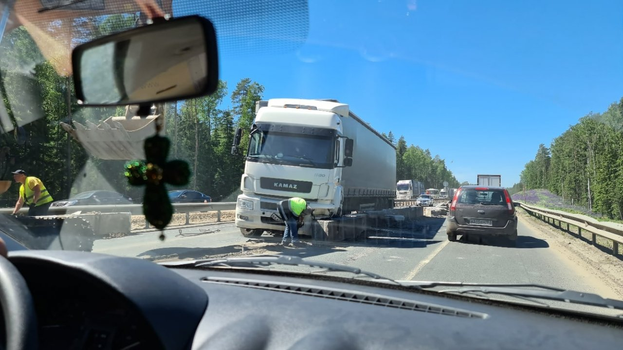 Авария с грузовиком в Вязниковском районе привела к пробке в обе стороны