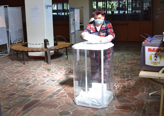 Явка во владимирской области сейчас на выборах. Помещение для голосования. Фото помещения для голосования. Голосование 70% за фото. Вход в помещение для голосования.