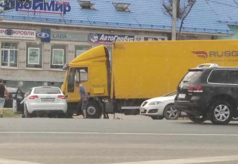 Во Владимире женщина спровоцировала ДТП с грузовиком