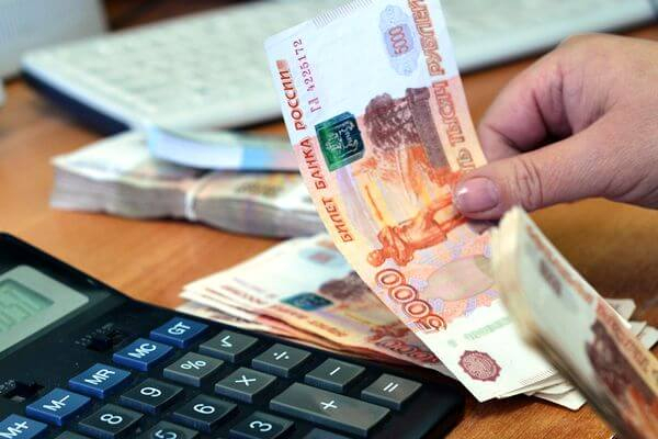 Россияне смогут получить ещё две денежные выплаты до конца лета