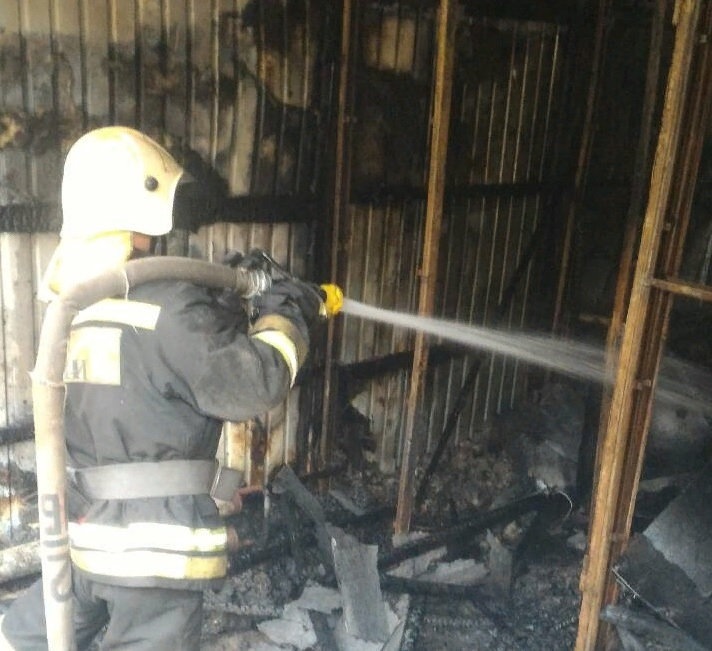 В Суздале пожарные спасли двух бездомных из горящего здания