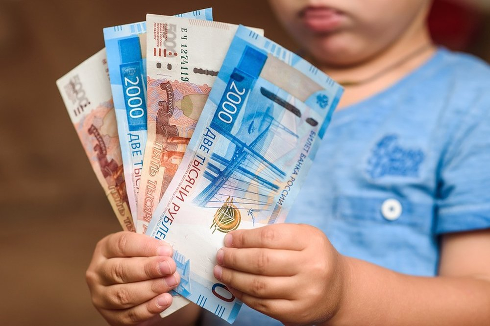 Правительство выделило на детские выплаты еще более 18 млрд рублей