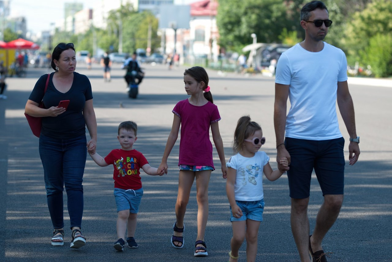 В ПФР озвучили условия продления выплат на детей в 10 тысяч рублей