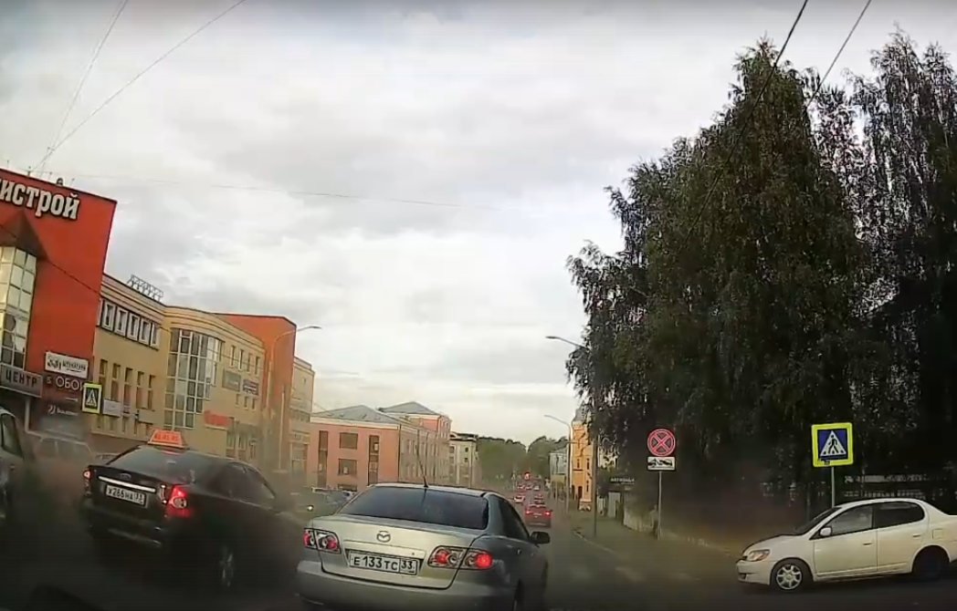 Во Владимире водитель после столкновения с авто невозмутимо поехал дальше