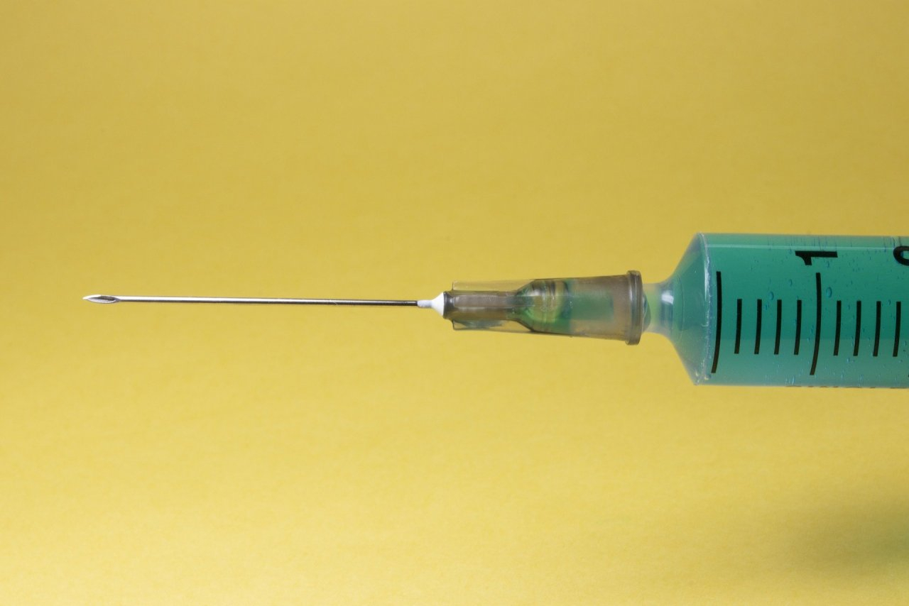 Назван срок поставки вакцины от коронавируса в регионы