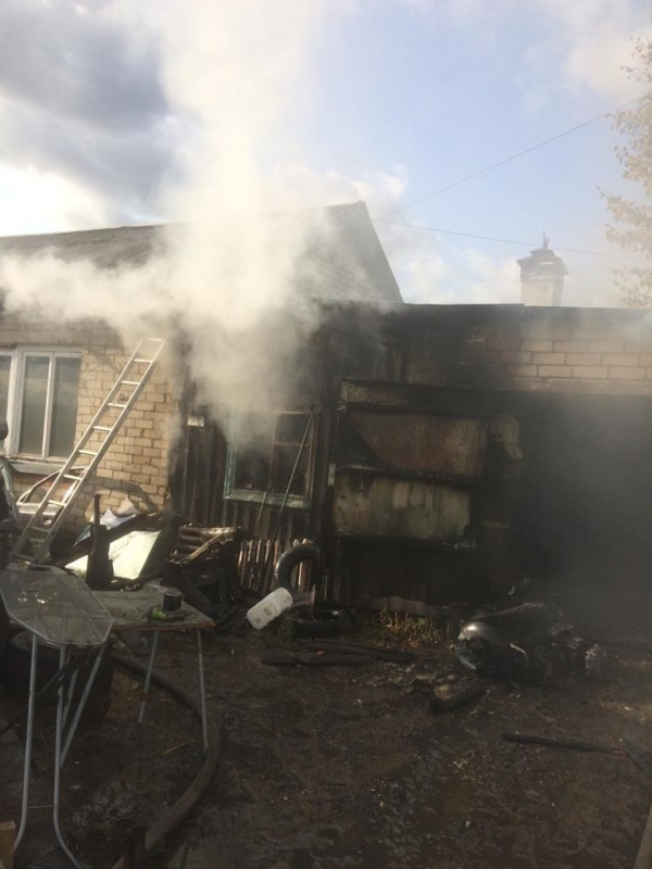 Покровские пожарные спасли жилой дом от огня