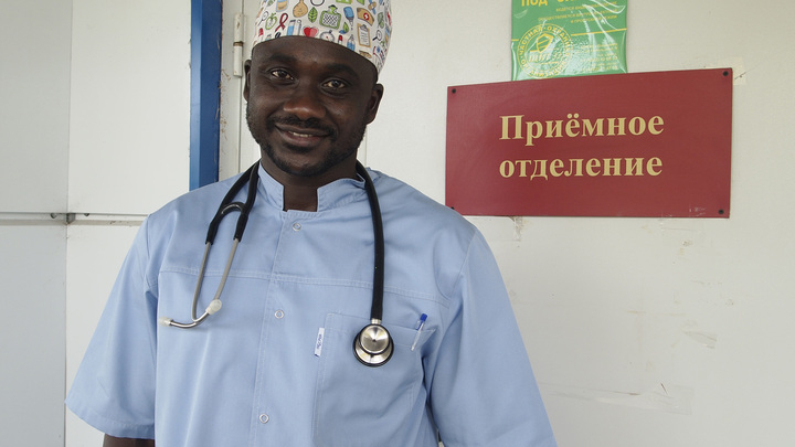 В Суздале появился новый хирург - африканец из Гамбии