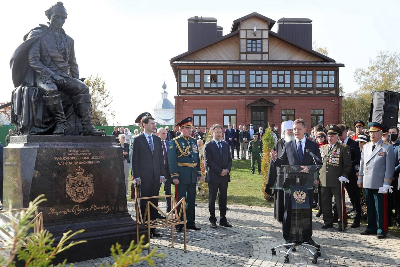 Владимир Сипягин принял участие в открытии памятника полководцу Суворову