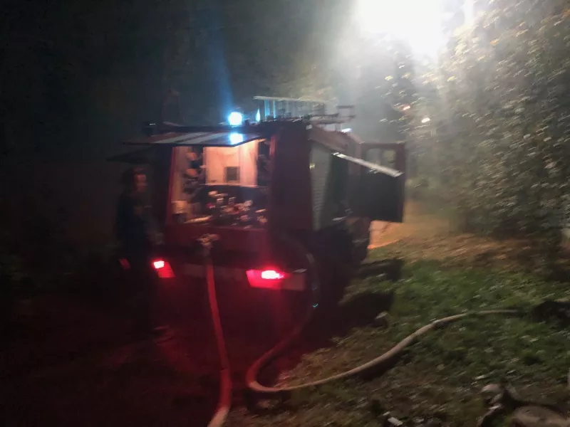 Фото к статье: Во Владимире полыхающий дом тушили 19 человек