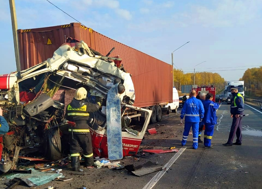 Во Владимирской области случилась страшная авария с 4 грузовиками