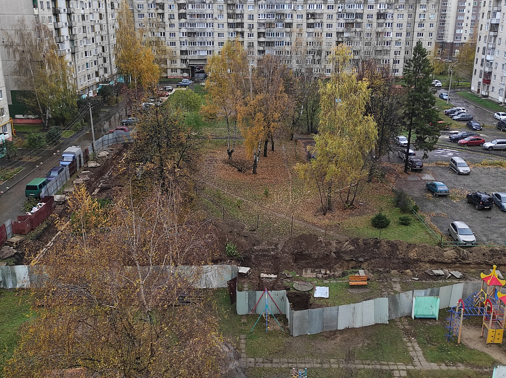 Во Владимире коронавирус помешал закопать яму на улице Безыменского