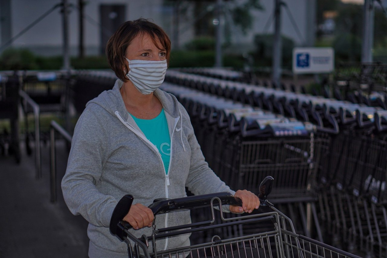 Россияне снова начали скупать товары первой необходимости из-за страха перед новым карантином