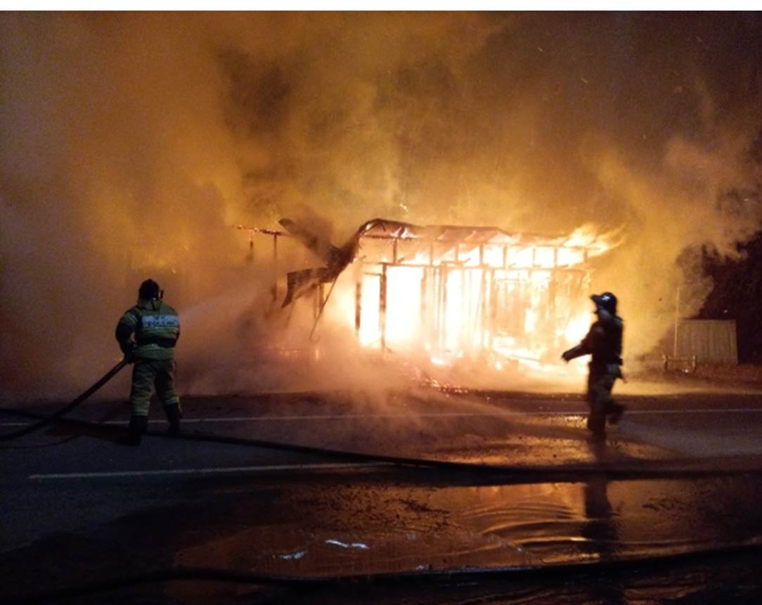 Крупный пожар в Вязниковском районе уничтожил 2 деревянных магазина