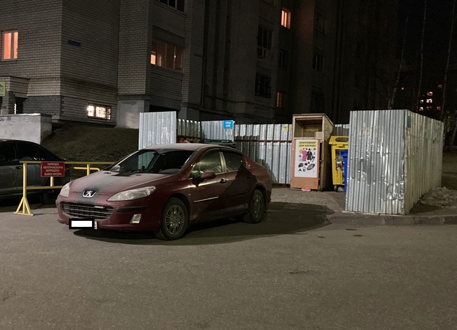 Автохамы Владимира мешают коммунальщикам вывозить мусор