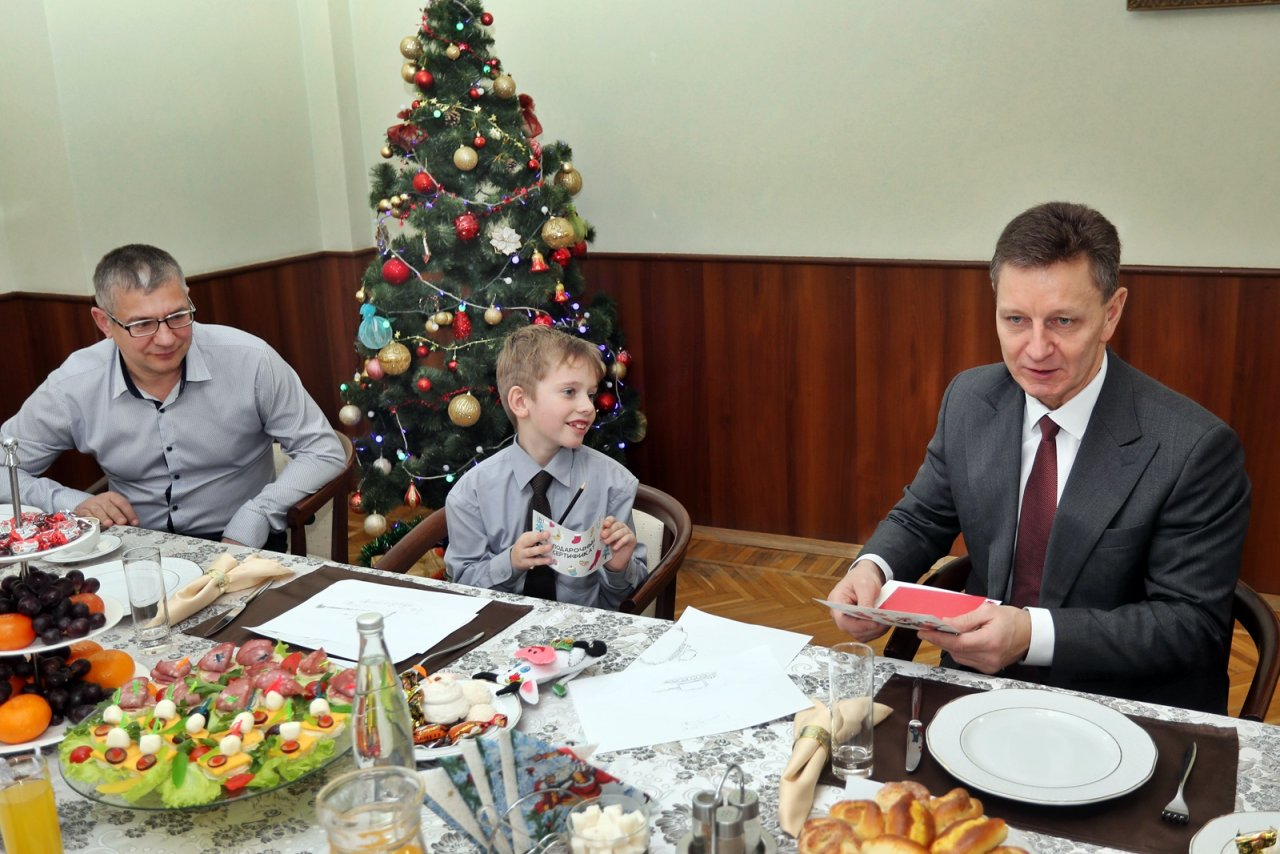 Губернатор Сипягин сделал подарок Савелию Роговцеву и его семье