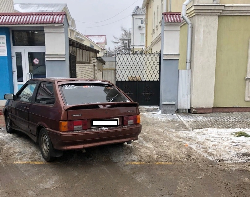 Виртуозы парковки: автохамы из Владимира бросают машины, где попало
