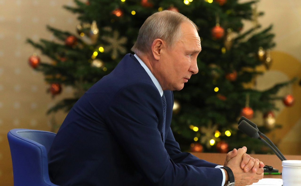 Путин заявил об увеличении детских пособий "задним числом"