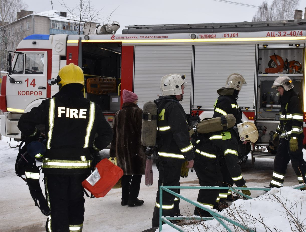 Во Владимирской области пенсионер чудом спасся из горящего дома
