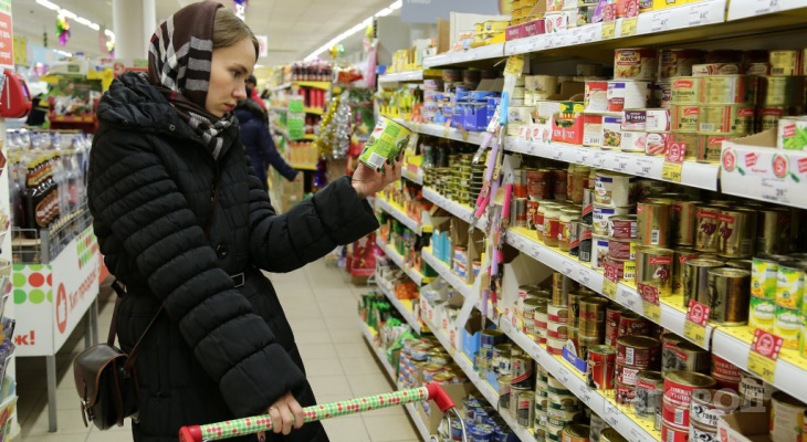 Россиянам хотят раздавать деньги на продукты