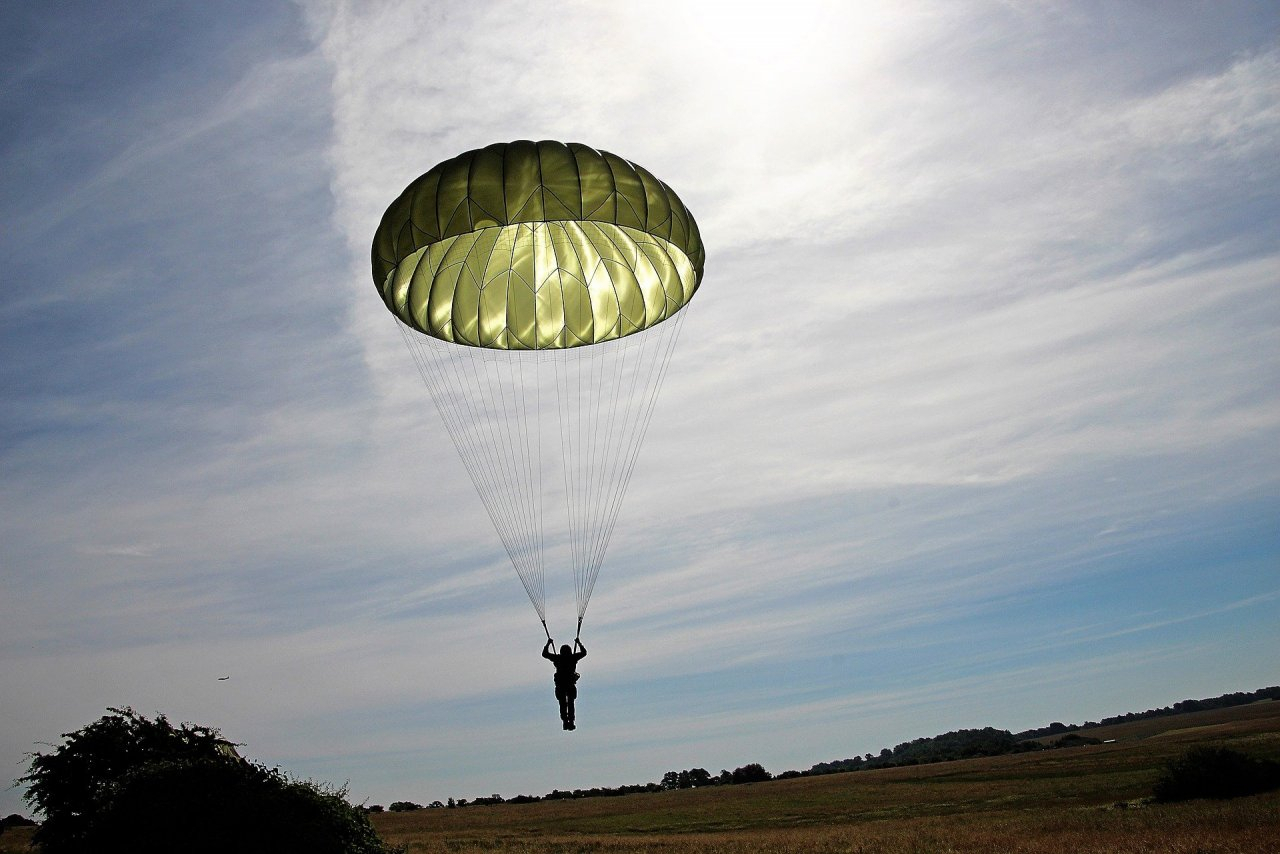 Во Владимирской области люди прыгали с парашютами, у которых истек срок годности