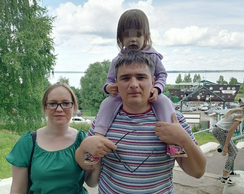 Владимирская семья расчистила подъезд к дому пенсионерки из Петушков