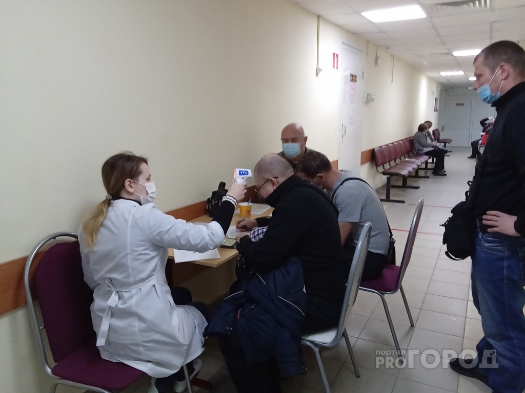 Во Владимире ежедневно прививку от коронавируса делают около 400 человек