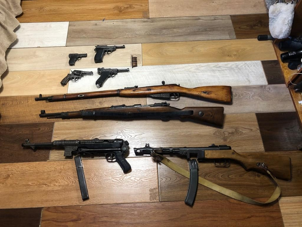 Владимирец хранил у себя дома револьвер, пистолеты-пулемёты и винтовки