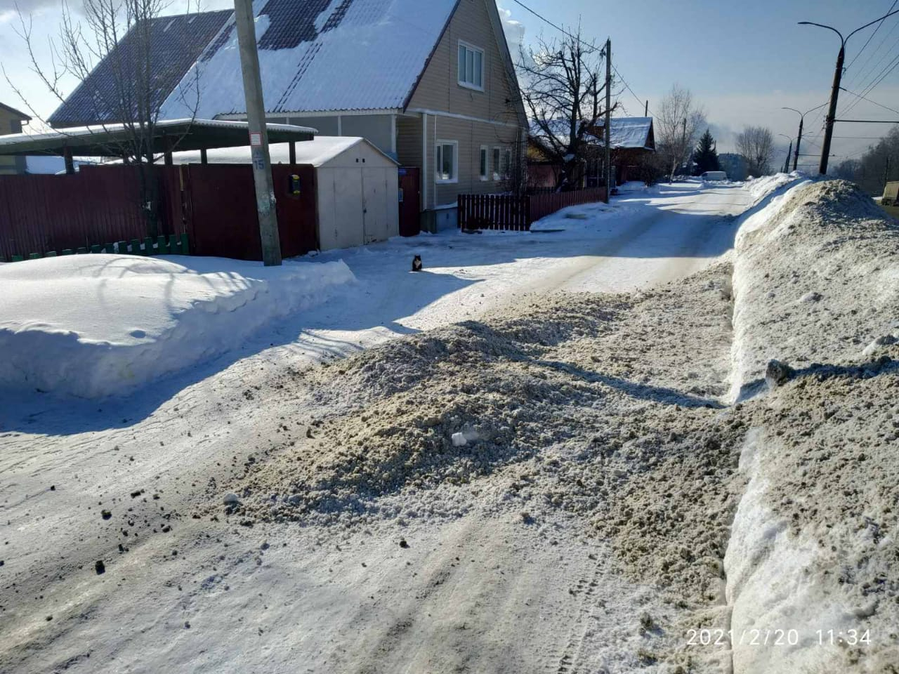 Снегоуборочная техника снова заваливает грязью подходы к частным домам