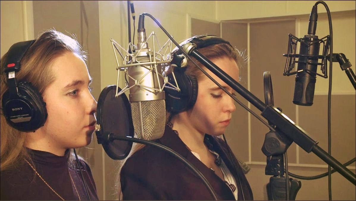 Песня сестёр Каратыгиных из Красной Горбатки попала в ротацию нескольких радио