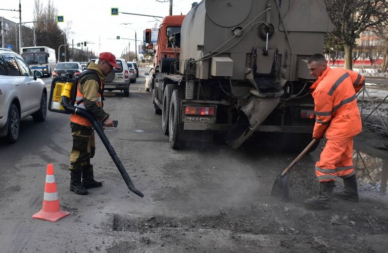 С начала года во Владимире уже успели отремонтировать более 2000 квадратных метров дорог