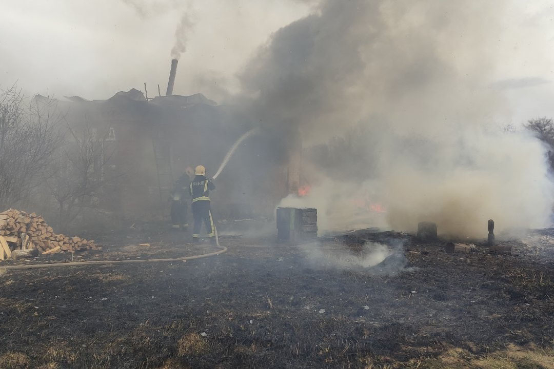 Сосед погибшей на пожаре: "Она бросилась в дачный домик спасать свои вещи!"