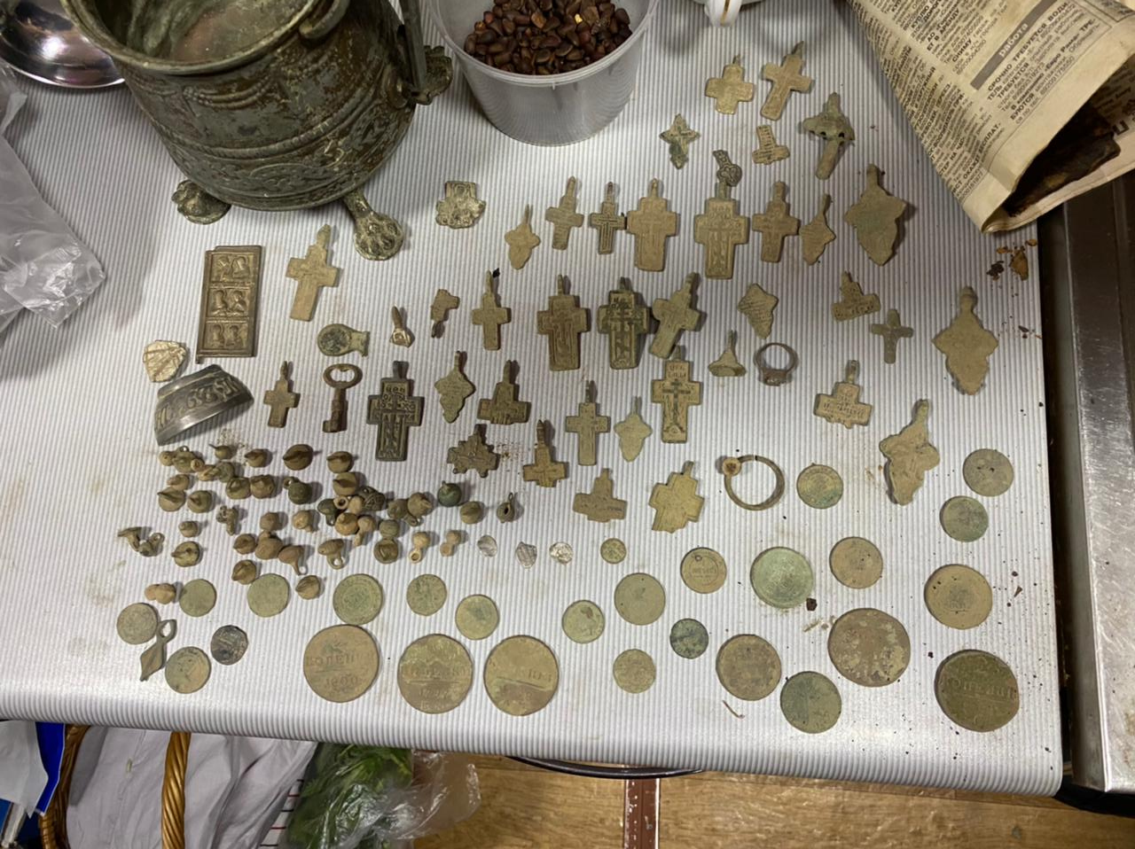 Во Владимирской области у банды "чёрных копателей" изъяли 999 ценных артефактов