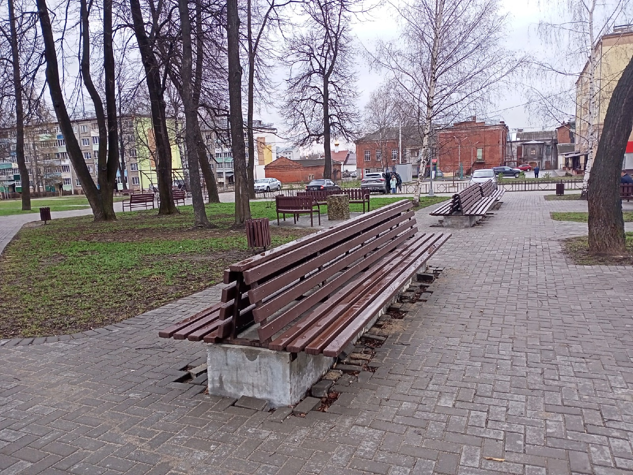 В парке в Юрьев-Польском мужчина пристает к девочкам-подросткам