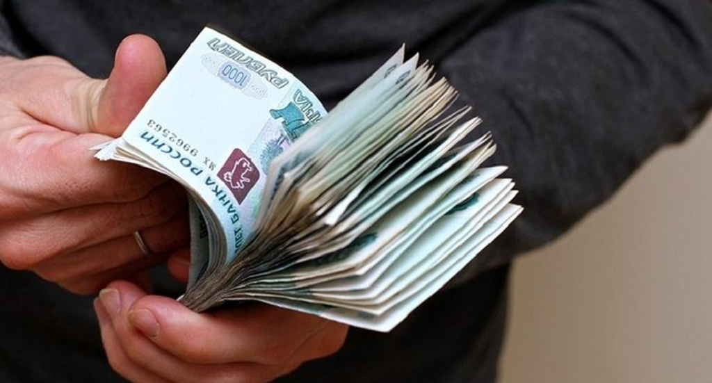 Житель Владимира украл забытые в банкомате 200 тысяч рублей