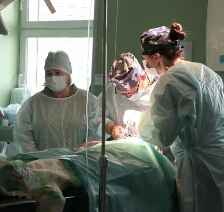 Владимирский хирург бесплатно прооперировал 20 детей с дефектами лица