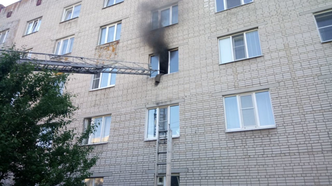 Сегодня владимирские пожарные эвакуировали почти 60 жителей многоэтажек