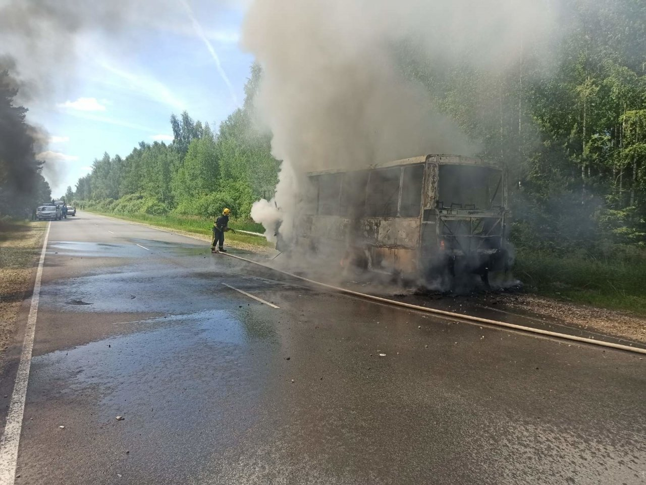 В Камешковском районе загорелся автобус с пассажирами