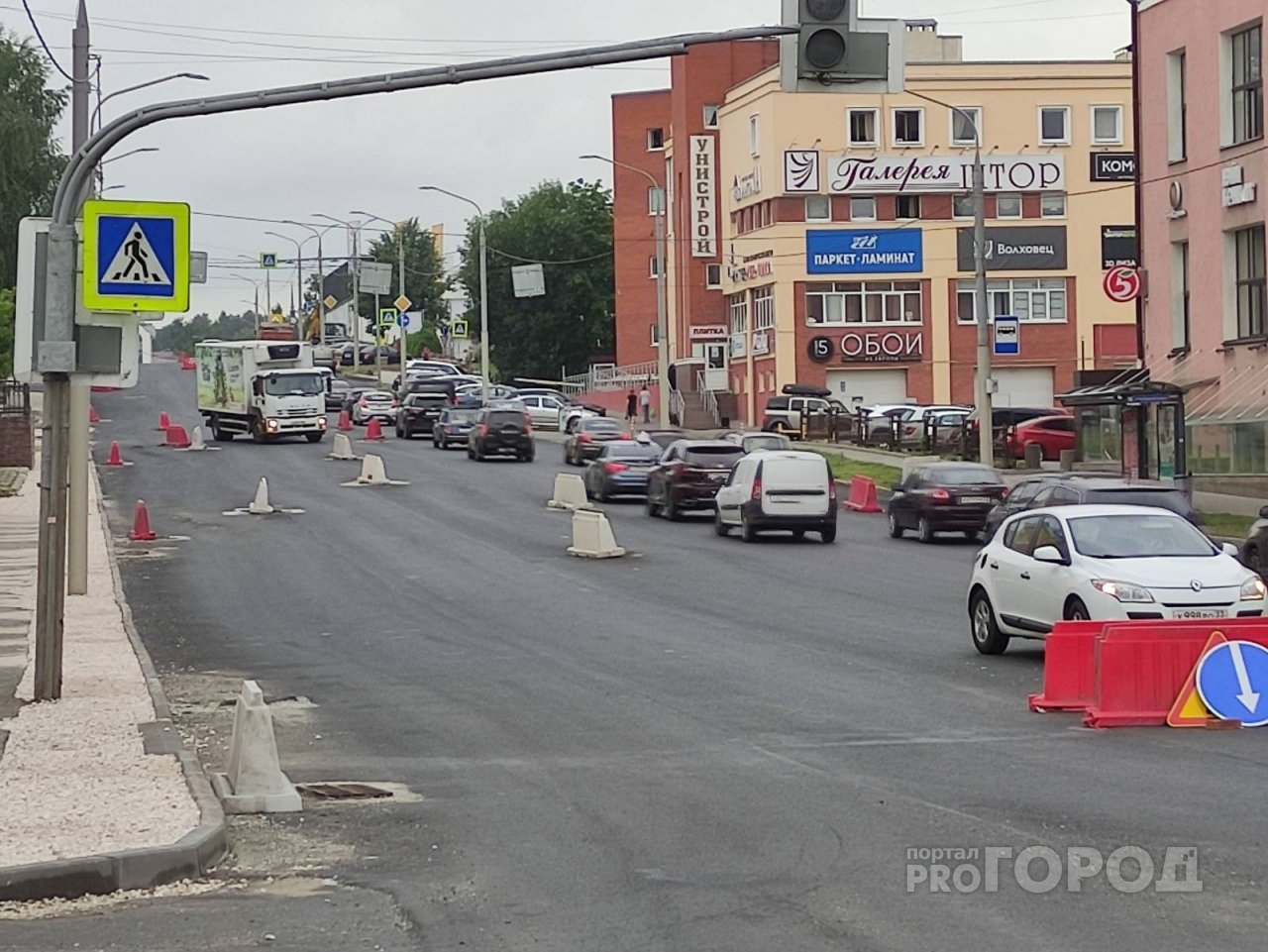 Названы сроки окончания ремонта дороги на Дзержинке