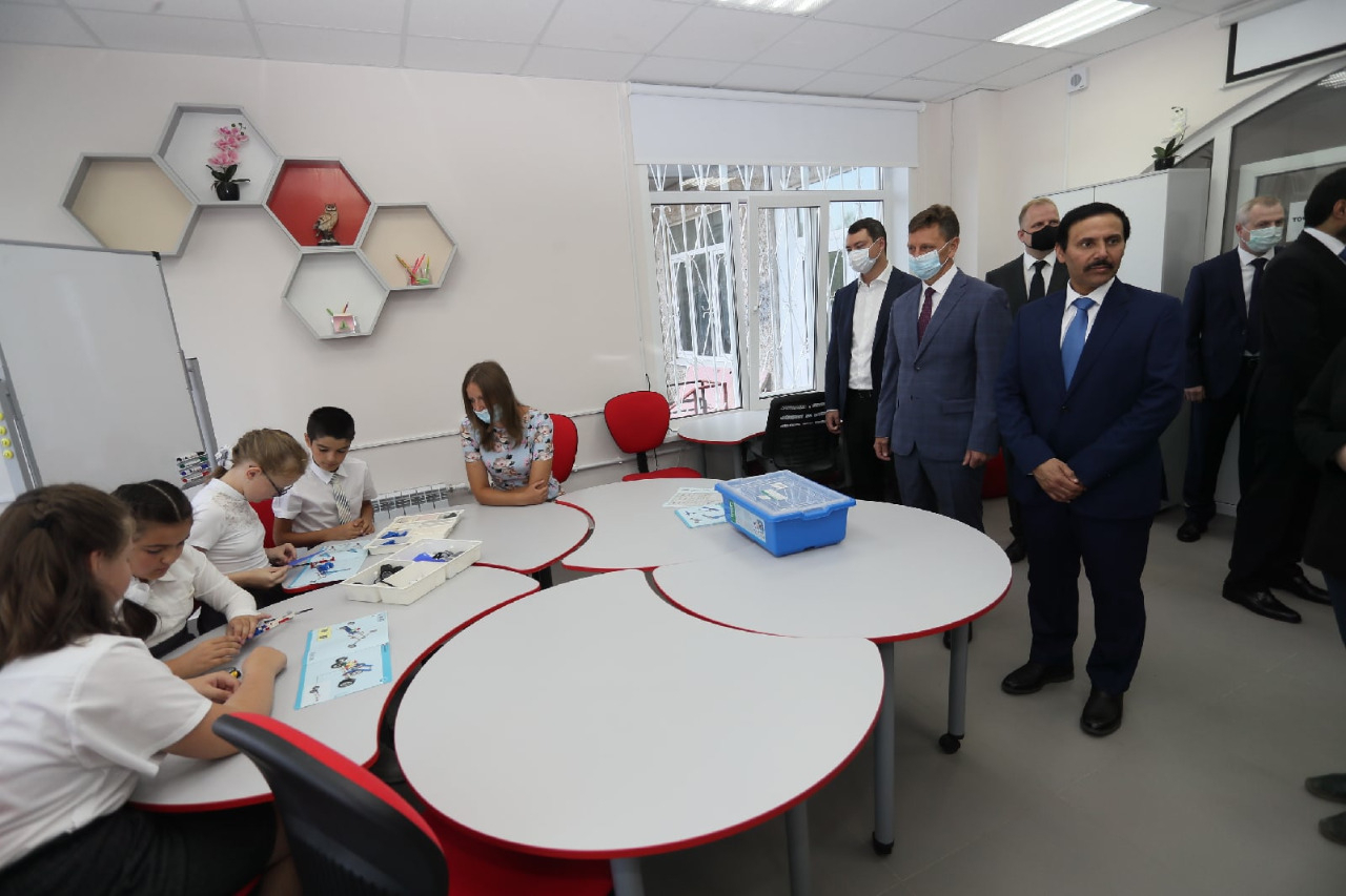 Владимир Сипягин вместе с послом Катара подарили киржачским школьникам компьютеры