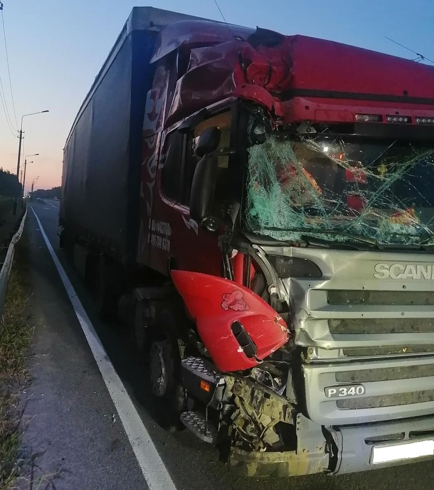 В Камешковском районе столкнулись два грузовика: есть пострадавшие