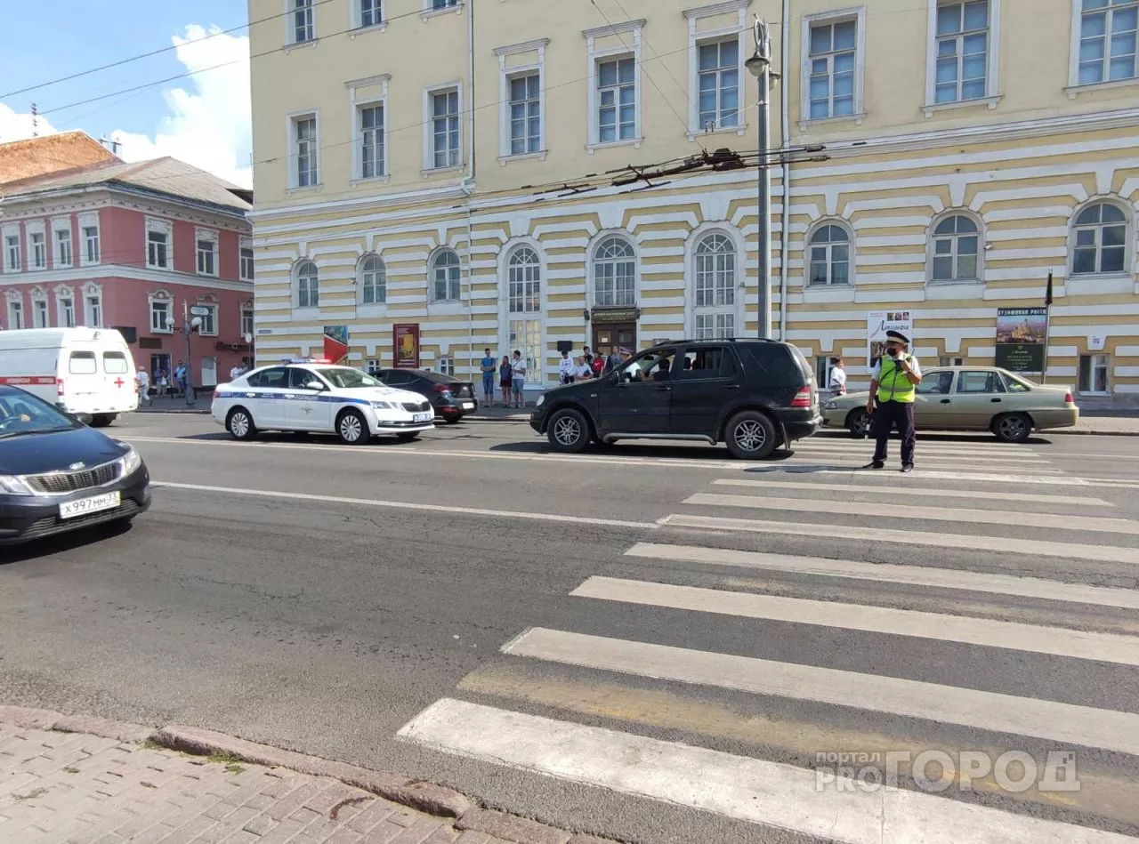 Фото к статье: «Свист колес — и девушку откинуло с зебры, из головы кровь»