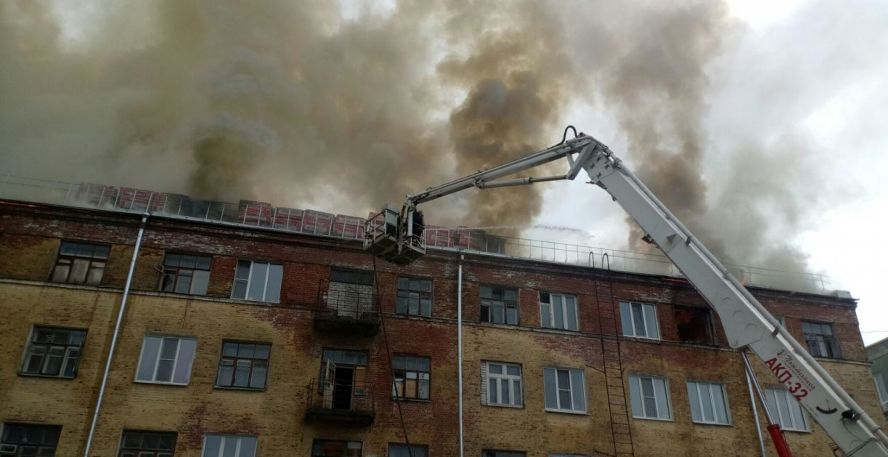 Сейчас в Коврове тушат крупный пожар в четырёхэтажном жилом доме