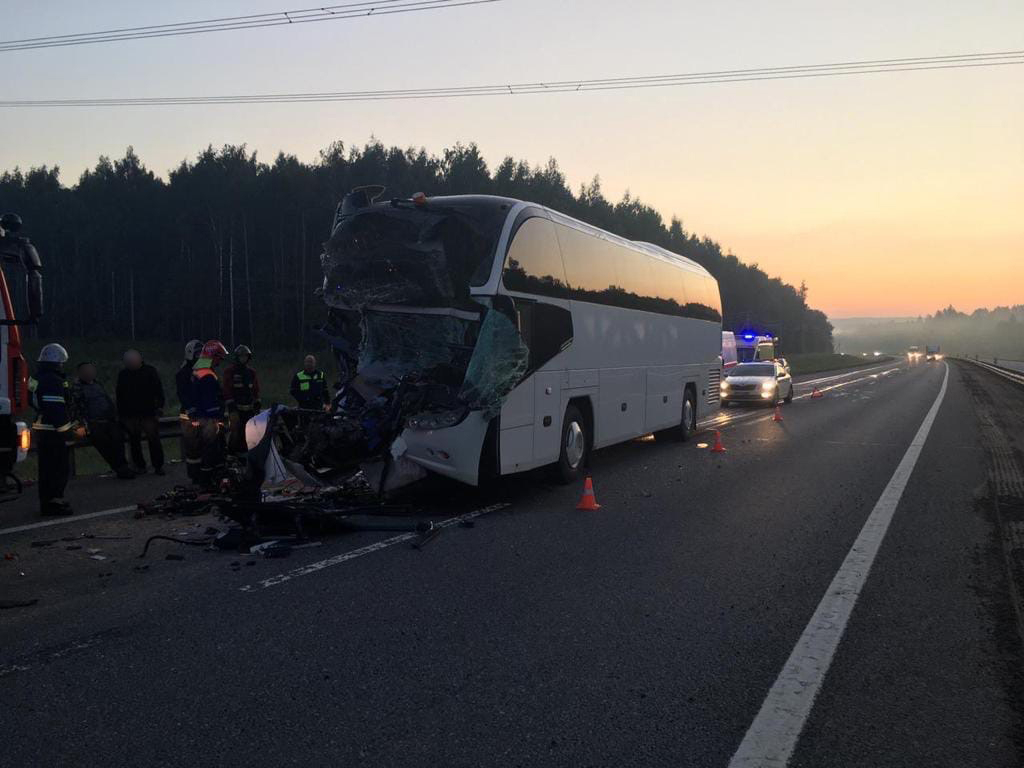 Автобус с 47 пассажирами столкнулся с полуприцепом во Владимирской области