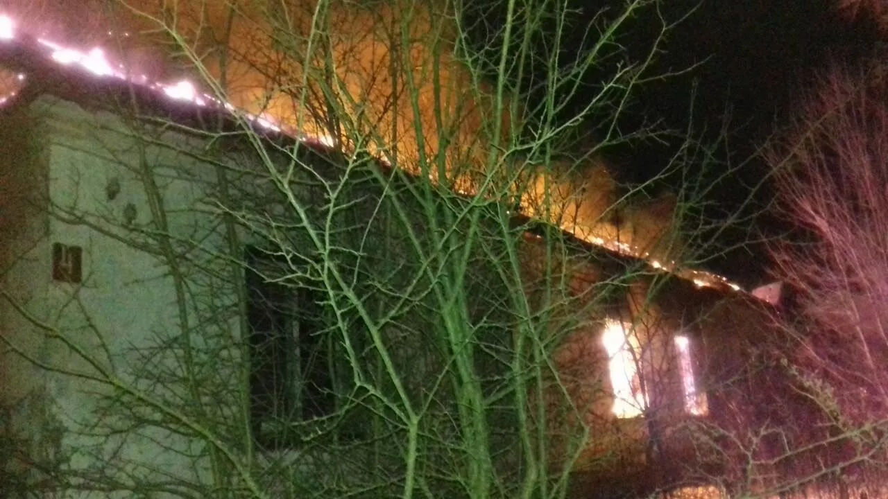 Фото к статье: Неудачно покурил: виновнику пожара на полгода ограничили свободу