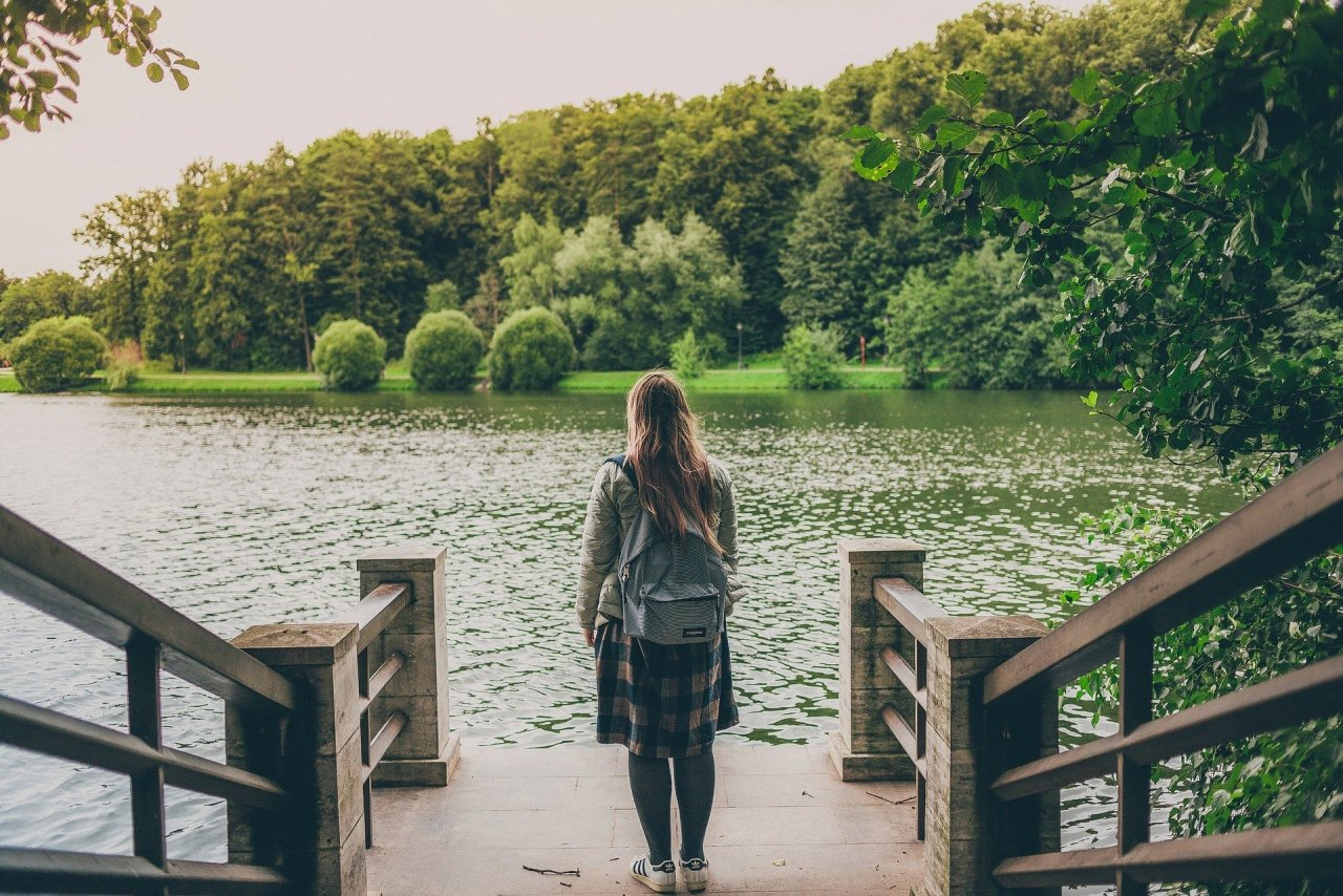 Этим знакам зодиака завтра лучше остаться дома